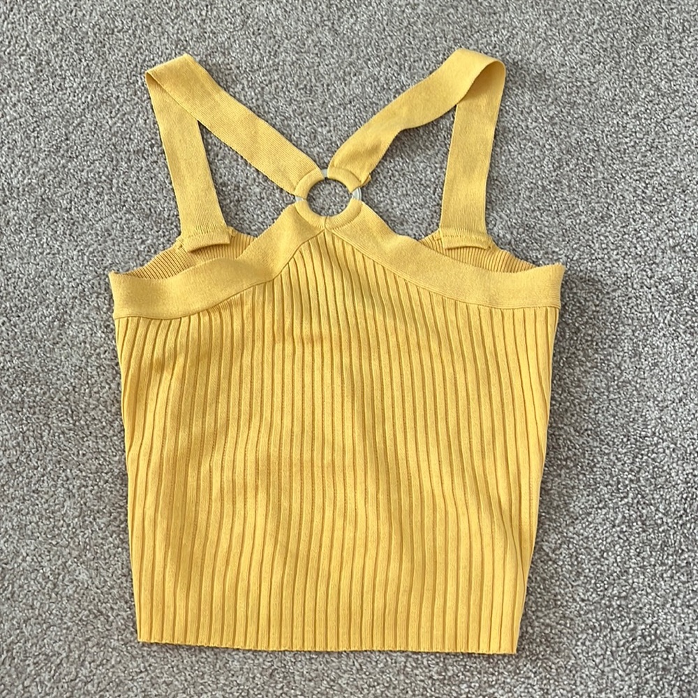 Cute top worn twice yellow